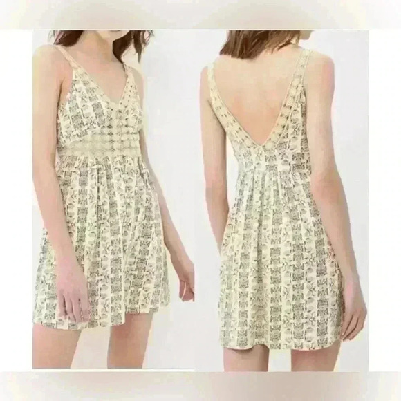 TOPSHOP Floral Sundress Crochet Trim Dress Size 4 EUC - Picture 1 of 5